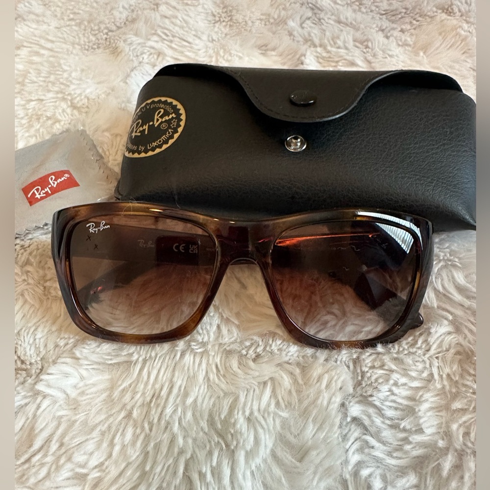 Women’s Ray Bans NWT